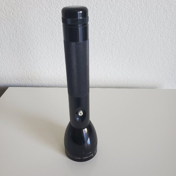 Maglite Mag Instrument Flashlight - Picture 2 of 8